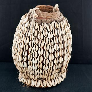 Ethiopian gourd covered with cowries 09.04.1748
