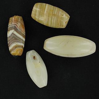 Set of 4 white agate beads 05.04.970