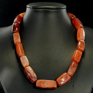 Necklace with 17 beautiful carnelian beads 05.04.943