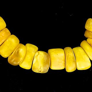 Strang of 63 small amber beads 05.05.375