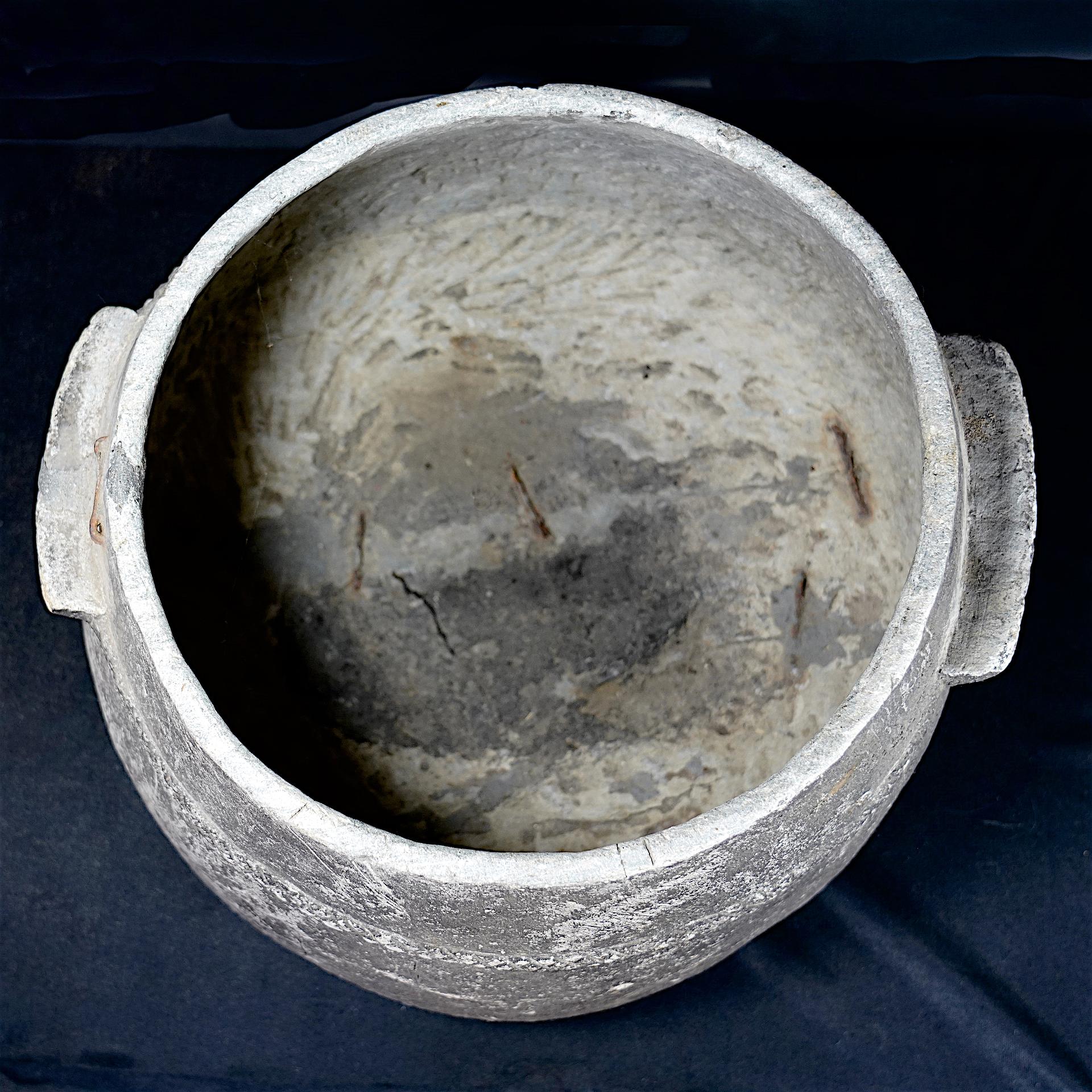 Small stone cooking pot (14.04.2032) - Ethnic Design - Collection Reto  Zehnder