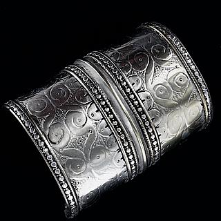 Pair of silver cuffs 04.01.1905