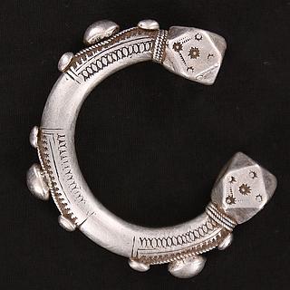 Bracelet white metal from Egypt Nubie 02.01.843