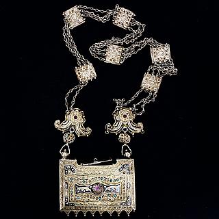 Fire-gilded pectoral amulet holder 04.03.1927