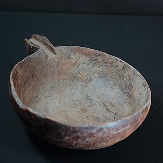 Dugout wooden bowl with spout 09.05.1736