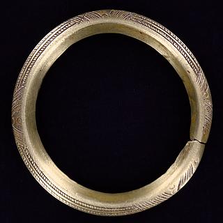 Brass upper arm bracelet from West Africa 01.02.834