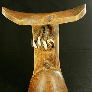 Headrest from the lower Omo valley 06.03.039