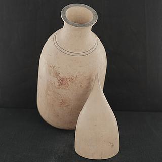 New milk bottle Tutsi - Rwanda 09.04.1747