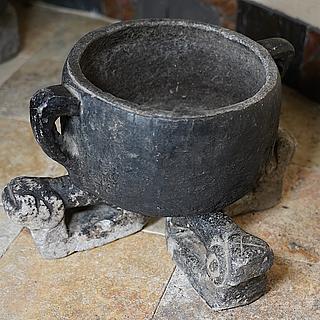 Small stone cooking pot 14.04.2032