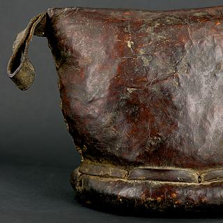 Dasanji leather headrest from Ethiopia 06.01.180