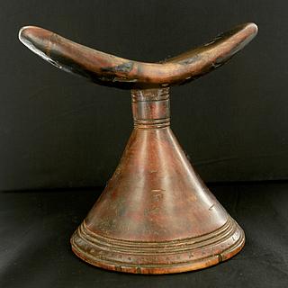 Oromo headrest with beautiful patina 06.01.170