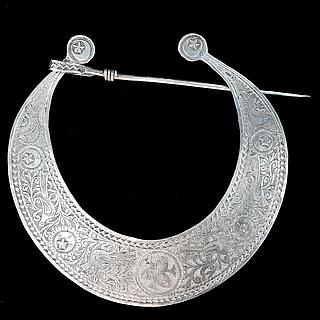 Berber silver fibula in half moon shape 01.03.1357