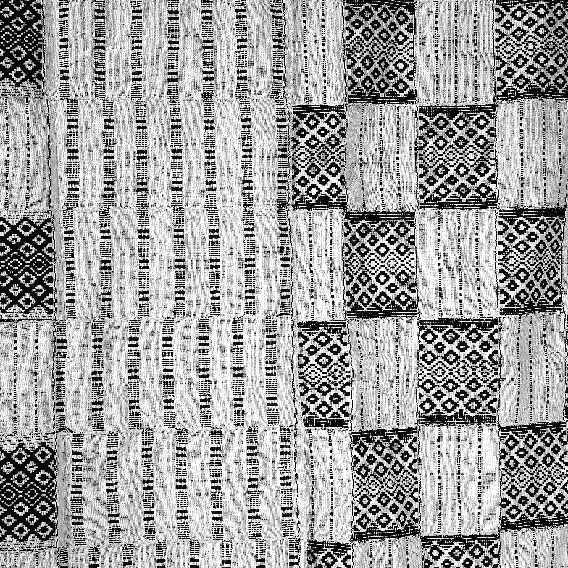 Black and white Kente cloth (10.07.1145) - Ethnic Design - Collection Reto  Zehnder