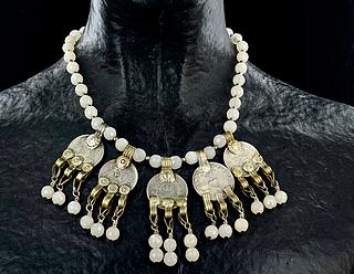 Yemeni necklace with white beads and small silver coins 03.01.1295