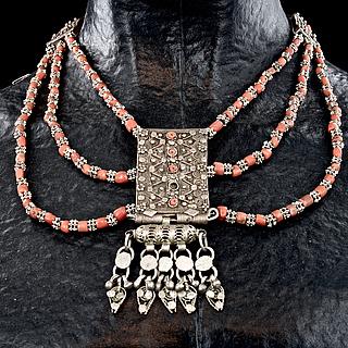 Old bedouin coral and silver necklace 03.01.1345
