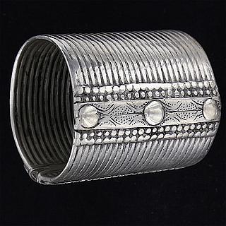 Heavy Ethiopian silver "Dirmi" cuff 02.02.436