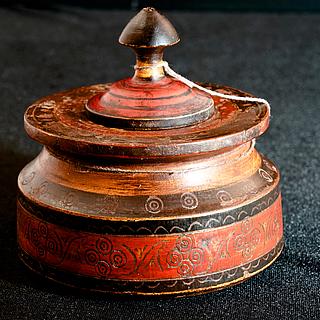 Beautiful old small spice box 09.02.1240