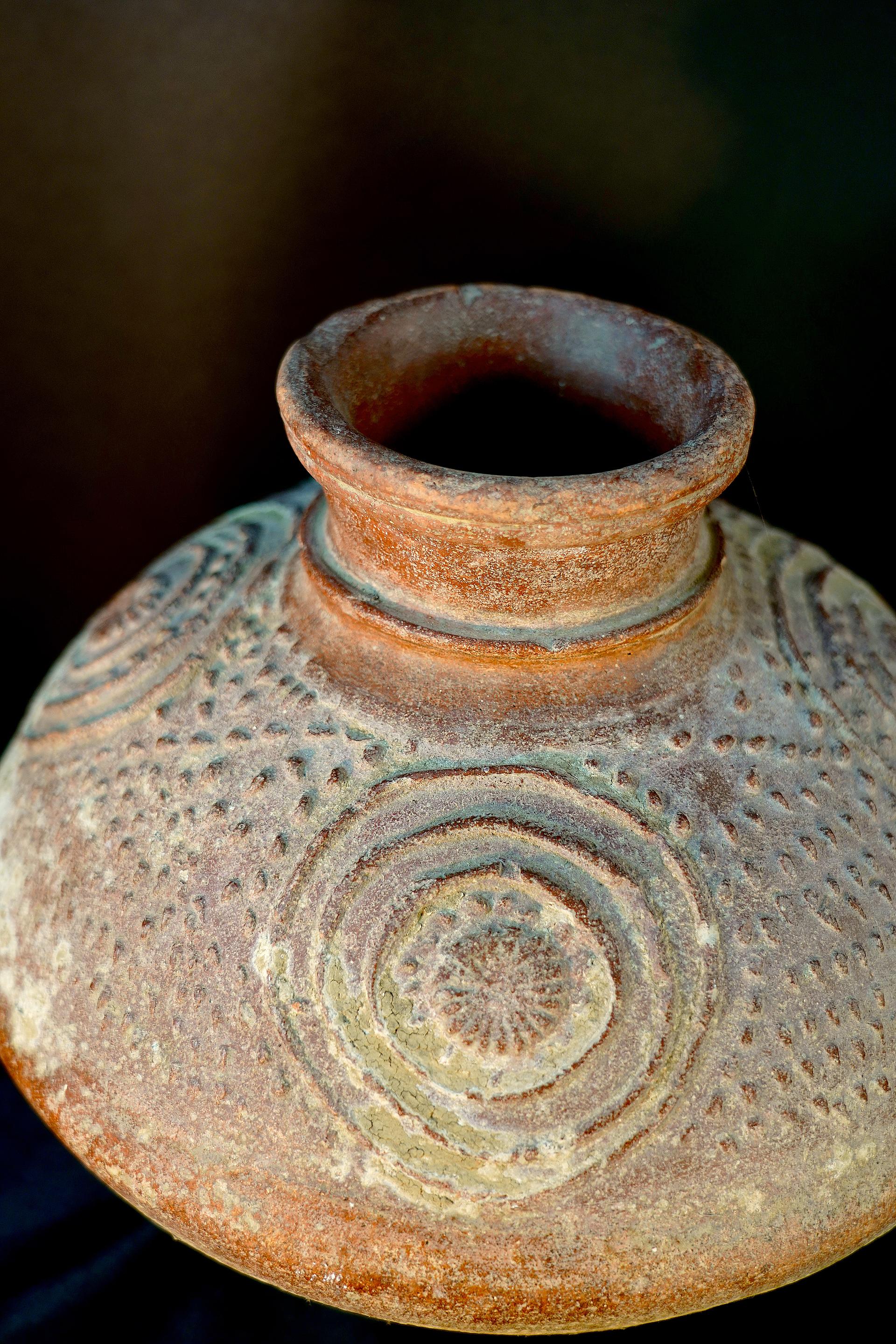 Egg shaped pot for water, called Mangay (14.03.1178) - Ethnic Design -  Collection Reto Zehnder
