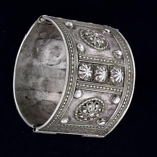 Extremely fine decorated Ethiopian silver bracelet 02.02.430