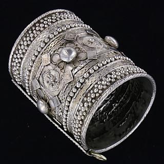 Large Rashaïda hinged cuff 02.01.420