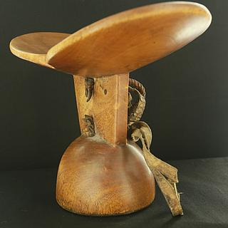 Headrest from the lower Omo valley 06.03.174