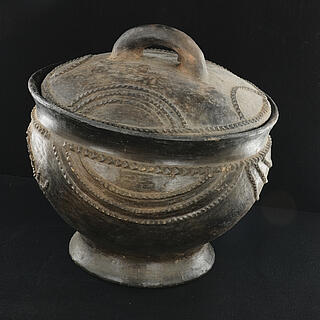 earthware pot with cover 14.02.2101