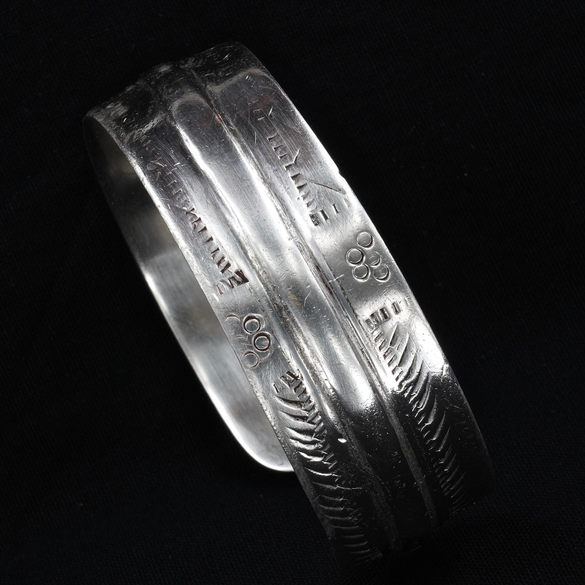 925 Stering Silver Ring Hand Engraved Old English Design with Polished