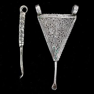 Two ear spoon pendants, Ethiopia 02.04.1428