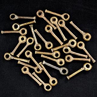 Lot of 27 brass pendants 13.02.1363