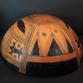 Rich incised Fulani calabash 09.01.1650