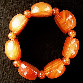 Modern Cornelian ? bracelet  05.04.978