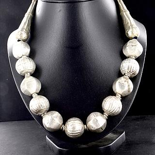 Ethiopian necklace with 12 Muria beads 02.03.518