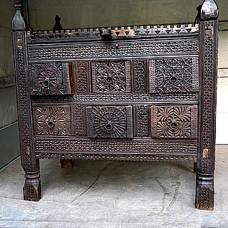 Large Bajawari chest with six drawers 16.01.1579