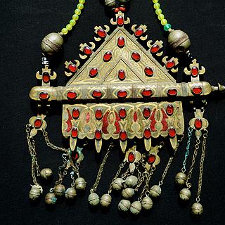 Triangular amulet holder, Tukmenistan 04.01.1453