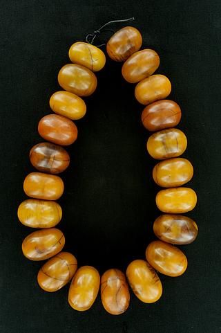 African trade Vintage oval faux amber pendant Mali pendant 36 x 45 mm.