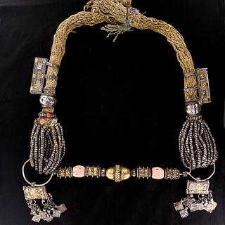 Large triangular Omani Digg necklace 03.01.147