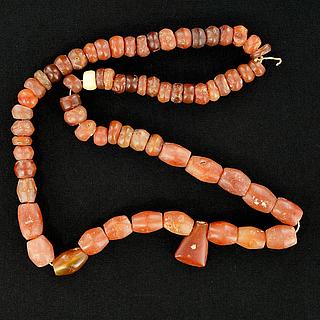 Necklace of ancien African carnelian beads 05.04.946