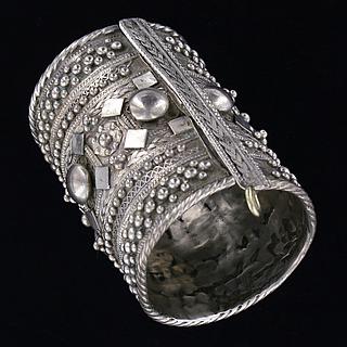 Large hinged  Rashaïda cuff 02.01.421